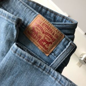 Levi 711 Skinny Jeans Size 27